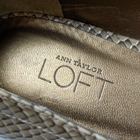 Ann Taylor LOFT tan snake skin flats shoes size 7 - Picture 2 of 7
